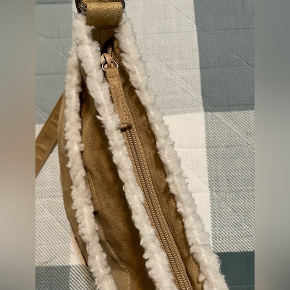 Vintage Y2K Disney Mickey Crossbody Bag Faux Suede/Shearling Adjustable Strap - Picture 6 of 8